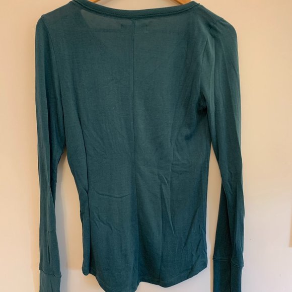 Hollister long sleeve top - Picture 2 of 3